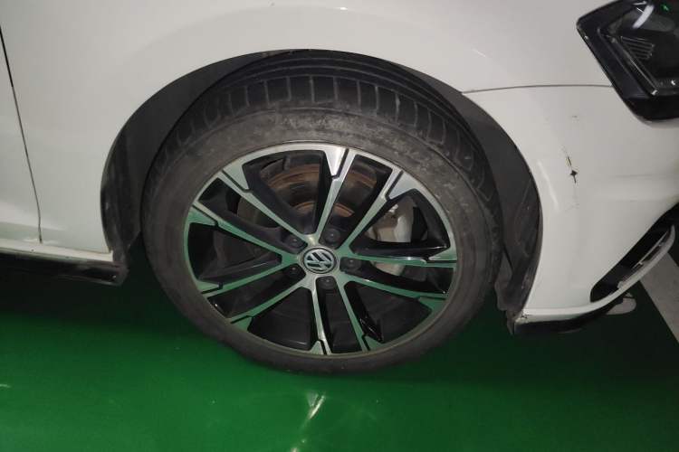 Used Volkswagen Golf 2018 280TSI Automatic R-Line Model Right Front Wheel Hub