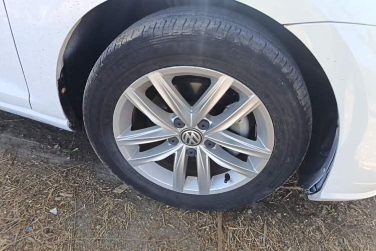 Used Volkswagen Golf 2018 230TSI Automatic Comfort Model Right Front Wheel Hub