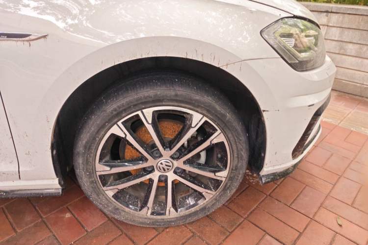 Used Volkswagen Golf 2018 280TSI Automatic R-Line Model Right Front Wheel Hub