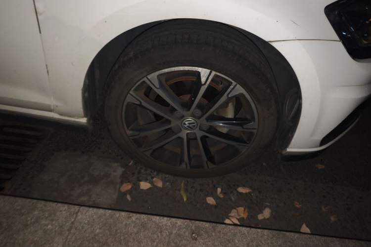 Used Volkswagen Golf 2018 280TSI Automatic R-Line Model Right Front Wheel Hub
