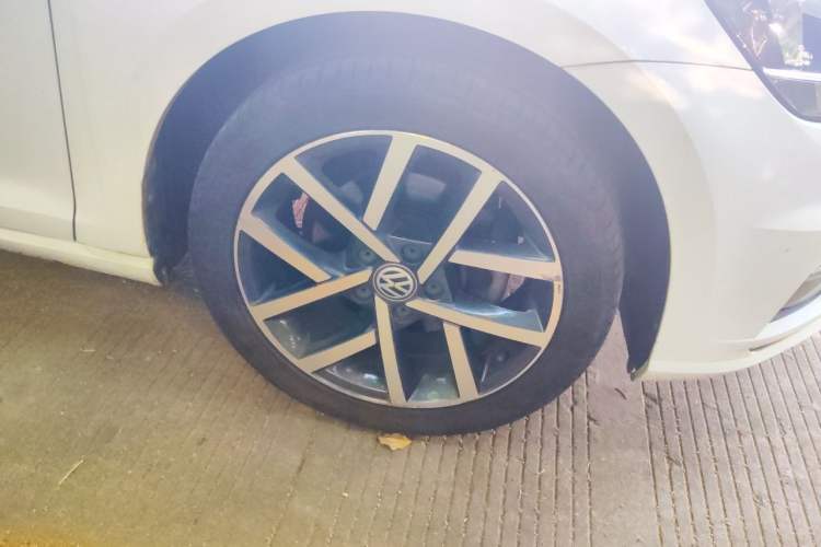 Used Volkswagen Golf 2018 230TSI Automatic Luxury Version Right Front Wheel Hub