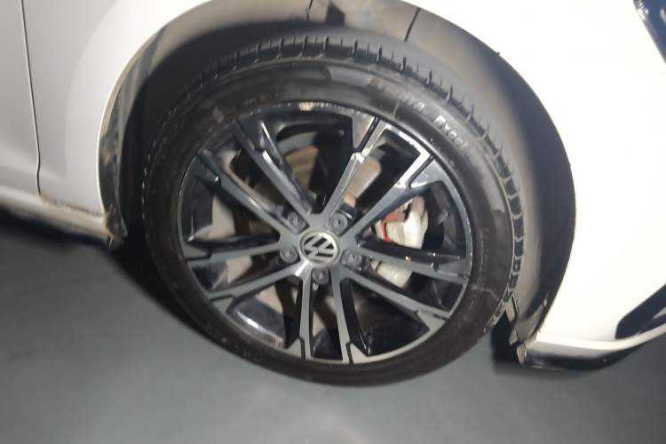 Used Volkswagen Golf 2018 280TSI Automatic R-Line Model Right Front Wheel Hub