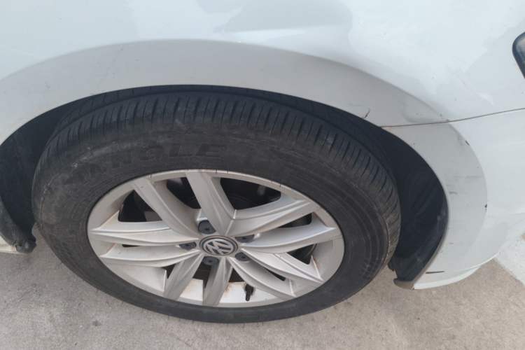 Used Volkswagen Golf 2018 1.6L Automatic Comfort Model Right Front Wheel Hub