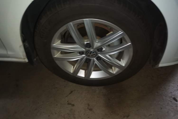 Used Volkswagen Golf 2018 230TSI Automatic Comfort Model Right Front Wheel Hub