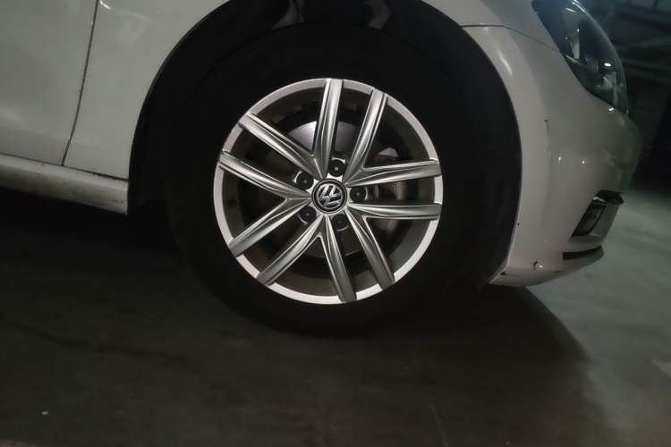 Used Volkswagen Golf 2018 1.6L Automatic Comfort Model Right Front Wheel Hub