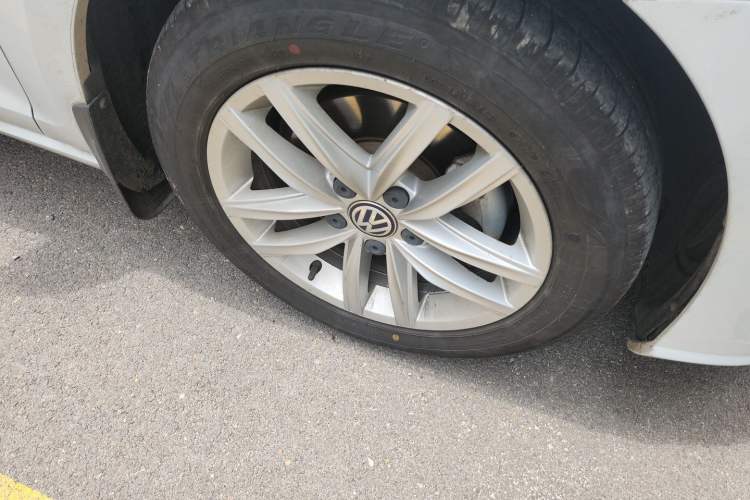 Used Volkswagen Golf 2018 230TSI Automatic Comfort Model Right Front Wheel Hub