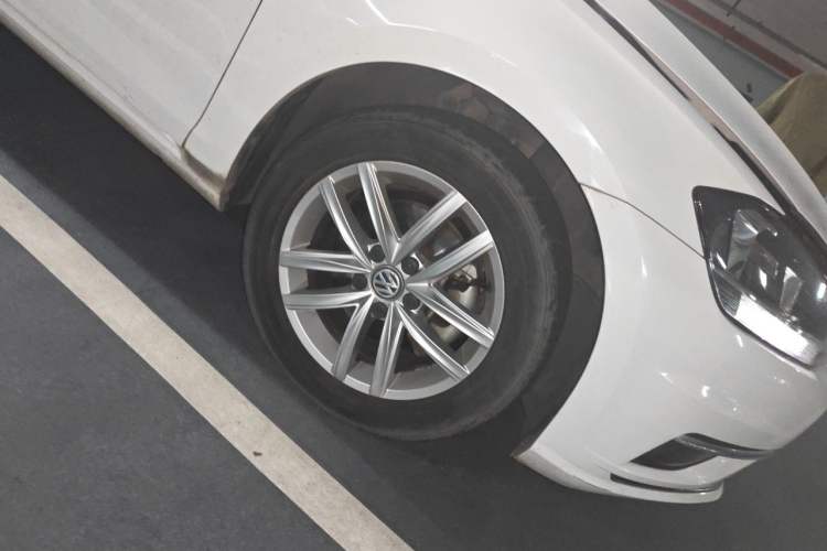 Used Volkswagen Golf 2018 230TSI Automatic Comfort Model Right Front Wheel Hub