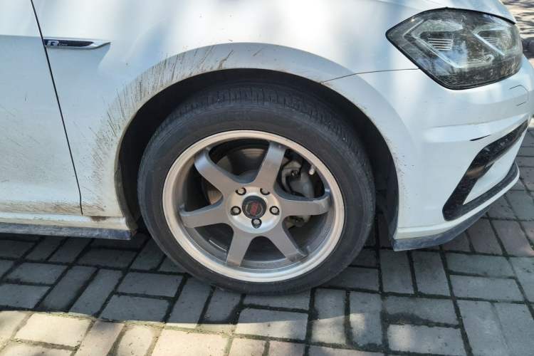 Used Volkswagen Golf 2018 280TSI Automatic R-Line Model Right Front Wheel Hub