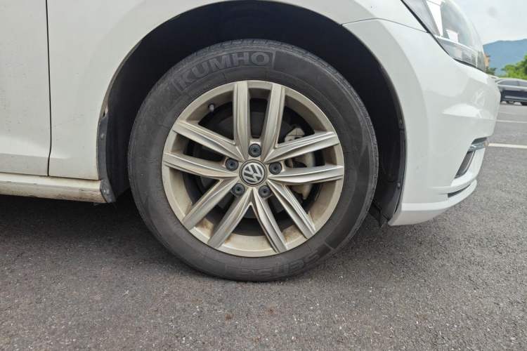 Used Volkswagen Golf 2018 1.6L Automatic Comfort Model Right Front Wheel Hub