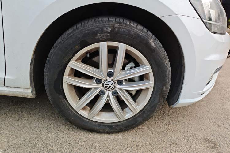 Used Volkswagen Golf 2018 230TSI Automatic Comfort Model Right Front Wheel Hub
