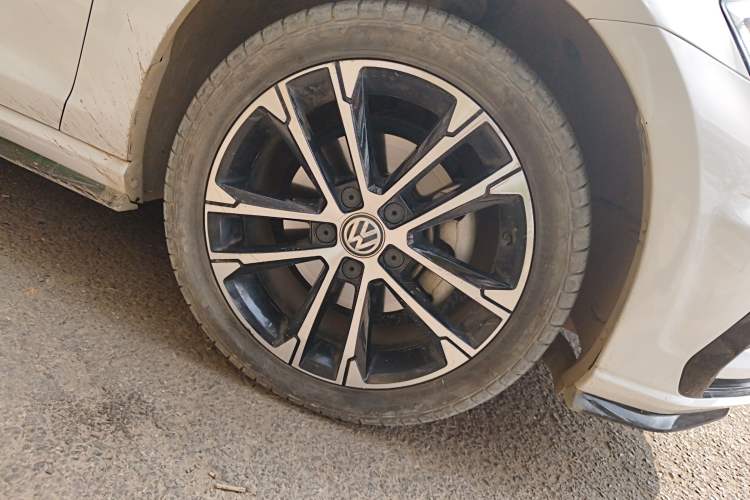 Used Volkswagen Golf 2018 280TSI Automatic R-Line Model Right Front Wheel Hub