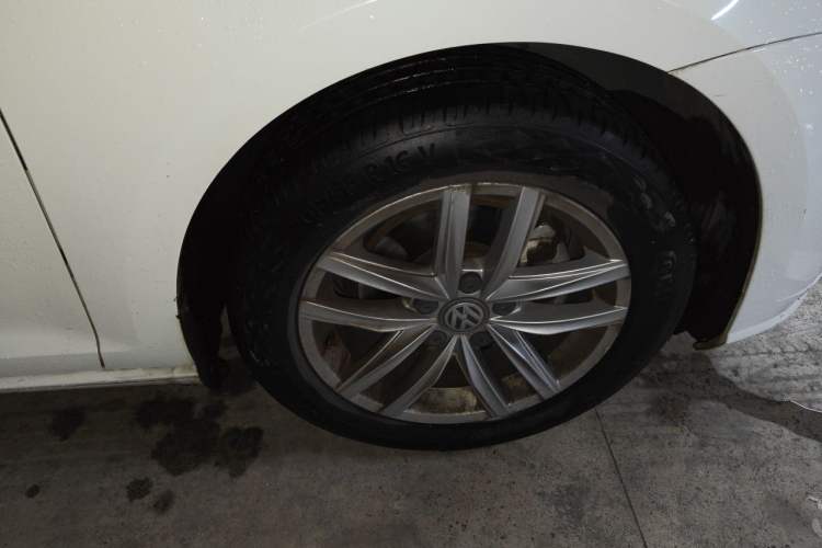 Used Volkswagen Golf 2018 230TSI Automatic Comfort Model Right Front Wheel Hub