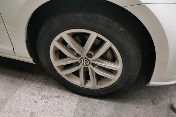 Used Volkswagen Golf 2018 1.6L Automatic Comfort Model Right Front Wheel Hub