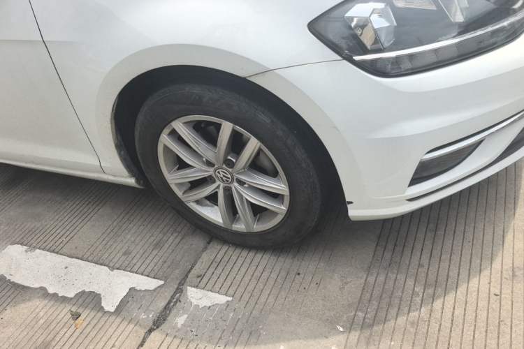 Used Volkswagen Golf 2018 1.6L Automatic Comfort Model Right Front Wheel Hub