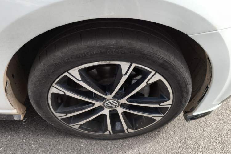 Used Volkswagen Golf 2018 280TSI Automatic R-Line Model Right Front Wheel Hub