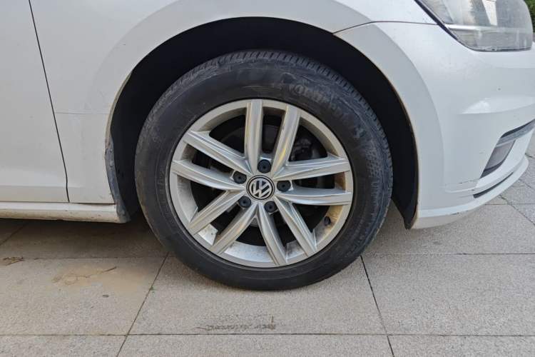 Used Volkswagen Golf 2018 230TSI Automatic Comfort Model Right Front Wheel Hub