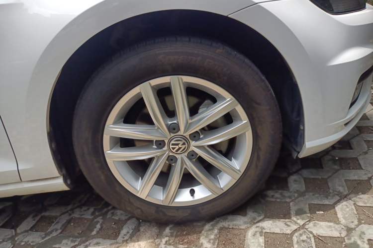 Used Volkswagen Golf 2018 1.6L Automatic Comfort Model Right Front Wheel Hub