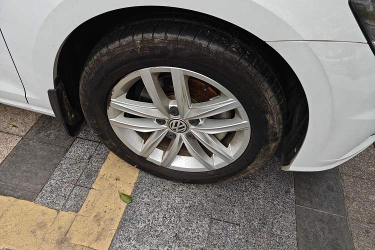 Used Volkswagen Golf 2018 230TSI Automatic Comfort Model Right Front Wheel Hub
