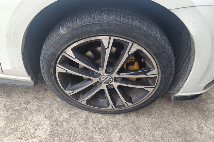 Used Volkswagen Golf 2018 280TSI Automatic R-Line Model Right Front Wheel Hub