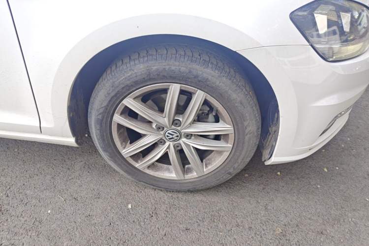 Used Volkswagen Golf 2018 230TSI Automatic Comfort Model Right Front Wheel Hub