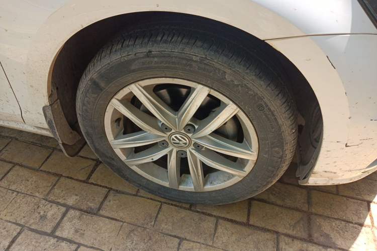 Used Volkswagen Golf 2018 1.6L Automatic Comfort Model Right Front Wheel Hub