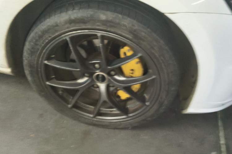 Used Volkswagen Golf 2018 1.6L Automatic Comfort Model Right Front Wheel Hub