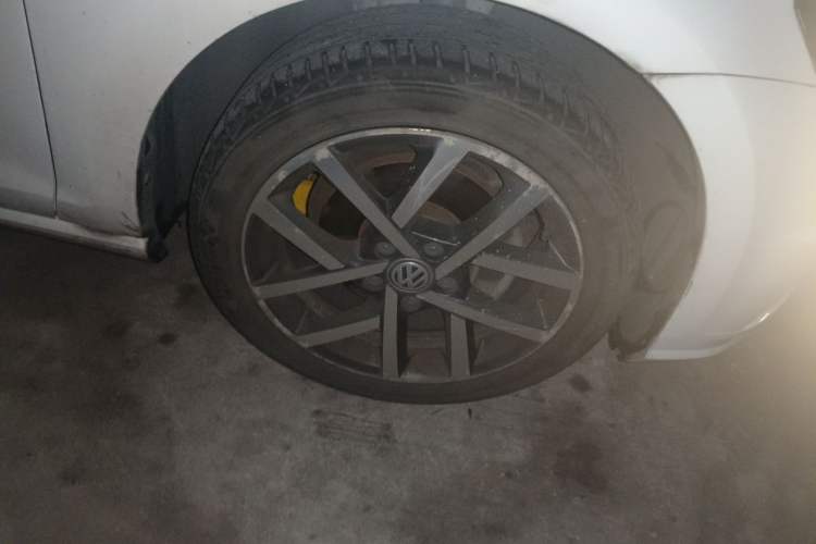 Used Volkswagen Golf 2018 230TSI Automatic Luxury Version Right Front Wheel Hub