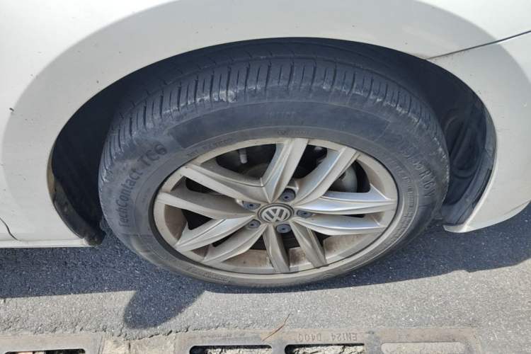 Used Volkswagen Golf 2018 230TSI Automatic Comfort Model Right Front Wheel Hub