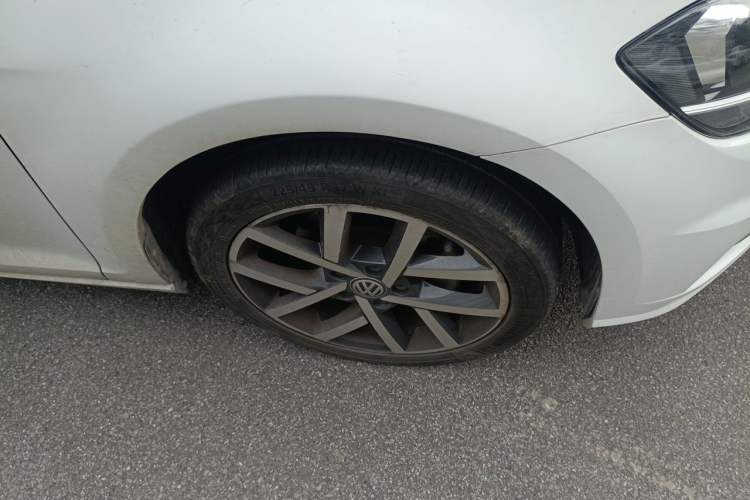 Used Volkswagen Golf 2018 230TSI Automatic Luxury Version Right Front Wheel Hub