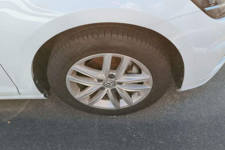 Used Volkswagen Golf 2018 1.6L Automatic Comfort Model Right Front Wheel Hub