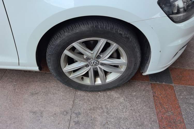 Used Volkswagen Golf 2018 230TSI Automatic Comfort Model Right Front Wheel Hub