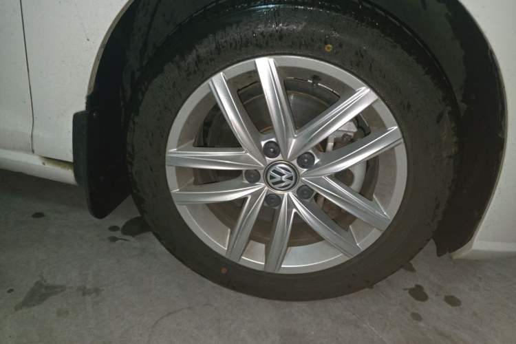 Used Volkswagen Golf 2018 1.6L Automatic Comfort Model Right Front Wheel Hub