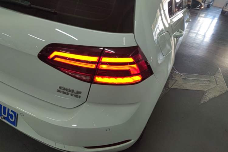 Used Volkswagen Golf 2018 230TSI Automatic Comfort Model Right Rear Taillight