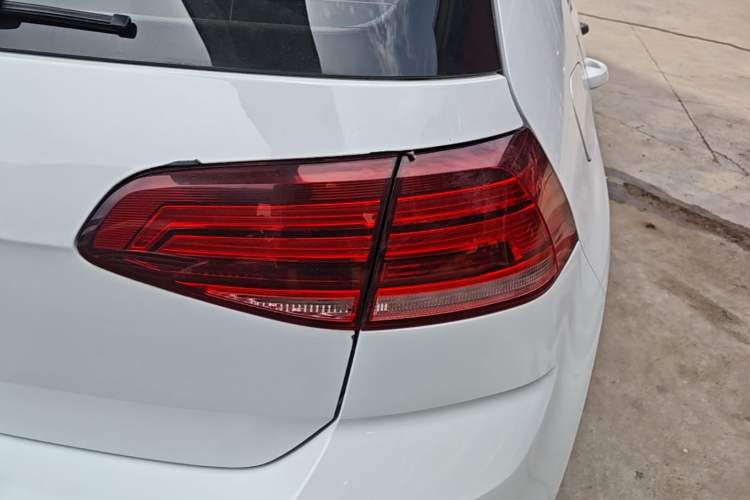 Used Volkswagen Golf 2018 1.6L Automatic Comfort Model Right Rear Taillight