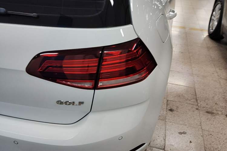 Used Volkswagen Golf 2018 1.6L Automatic Comfort Model Right Rear Taillight
