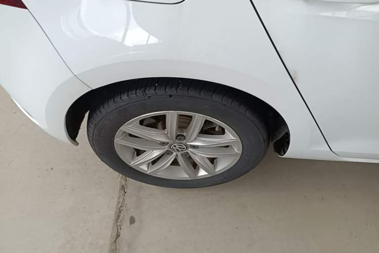 Used Volkswagen Golf 2018 230TSI Automatic Comfort Model Right Rear Wheel Hub