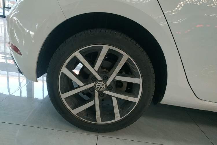 Used Volkswagen Golf 2018 230TSI Automatic Luxury Version Right Rear Wheel Hub