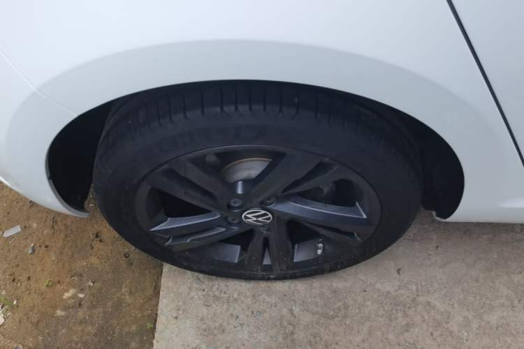 Used Volkswagen Golf 2018 230TSI Automatic Luxury Version Right Rear Wheel Hub