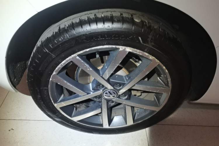 Used Volkswagen Golf 2018 230TSI Automatic Luxury Version Right Rear Wheel Hub