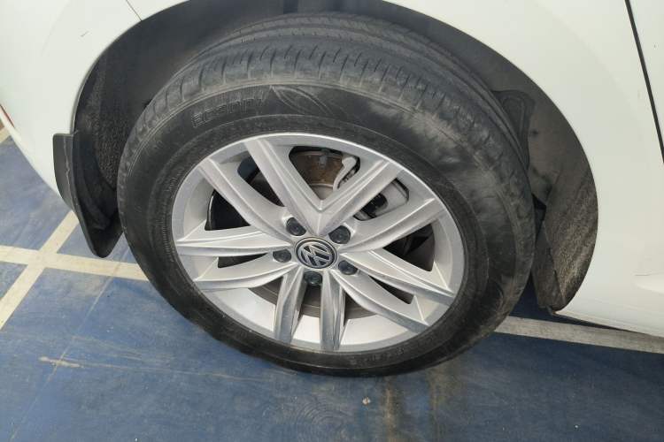 Used Volkswagen Golf 2018 1.6L Automatic Comfort Model Right Rear Wheel Hub