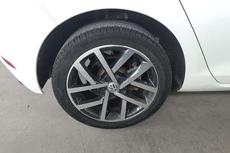 Used Volkswagen Golf 2018 230TSI Automatic Luxury Version Right Rear Wheel Hub
