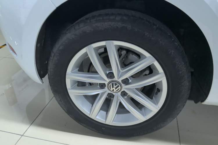 Used Volkswagen Golf 2018 1.6L Automatic Comfort Model Right Rear Wheel Hub