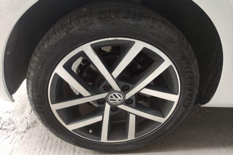 Used Volkswagen Golf 2018 230TSI Automatic Luxury Version Right Rear Wheel Hub