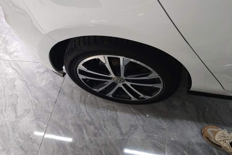 Used Volkswagen Golf 2018 280TSI Automatic R-Line Model Right Rear Wheel Hub