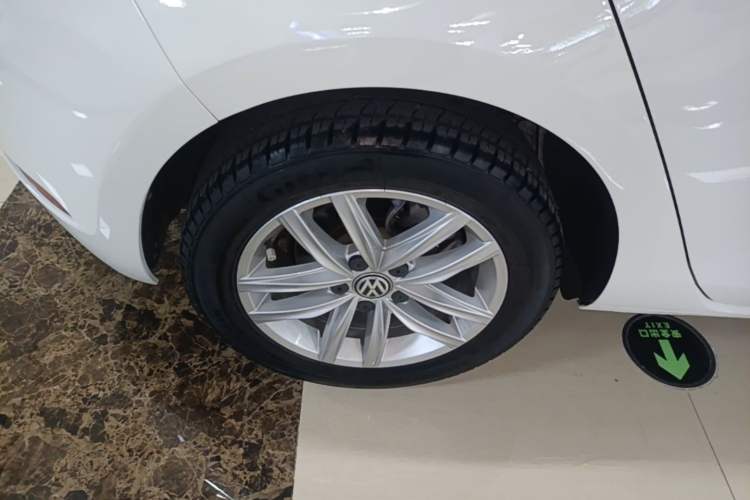 Used Volkswagen Golf 2018 1.6L Automatic Comfort Model Right Rear Wheel Hub