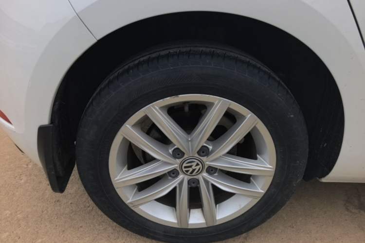 Used Volkswagen Golf 2018 1.6L Automatic Comfort Model Right Rear Wheel Hub