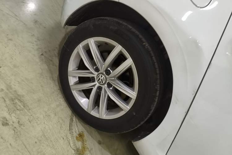 Used Volkswagen Golf 2018 230TSI Automatic Comfort Model Right Rear Wheel Hub