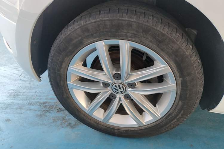 Used Volkswagen Golf 2018 230TSI Automatic Comfort Model Right Rear Wheel Hub