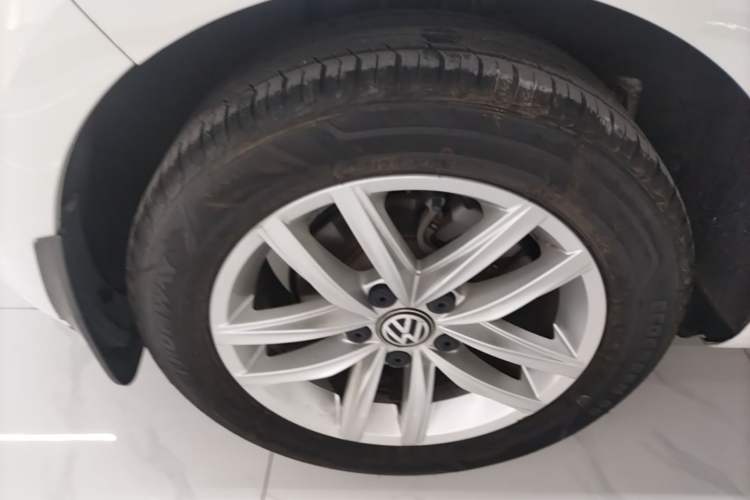 Used Volkswagen Golf 2018 1.6L Automatic Comfort Model Right Rear Wheel Hub
