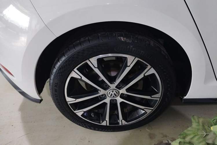 Used Volkswagen Golf 2018 280TSI Automatic R-Line Model Right Rear Wheel Hub